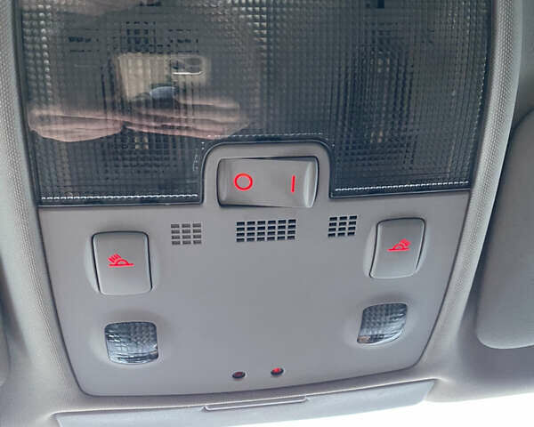 Серый Ауди А4, объемом двигателя 2 л и пробегом 302 тыс. км за 6500 $, фото 15 на Automoto.ua