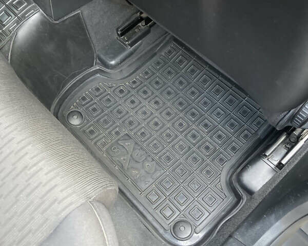 Серый Ауди А4, объемом двигателя 1.98 л и пробегом 223 тыс. км за 7500 $, фото 18 на Automoto.ua