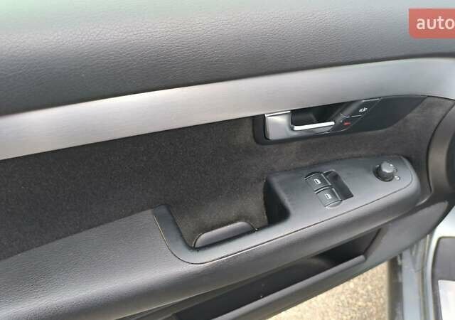 Сірий Ауді А4, об'ємом двигуна 2 л та пробігом 357 тис. км за 6999 $, фото 9 на Automoto.ua