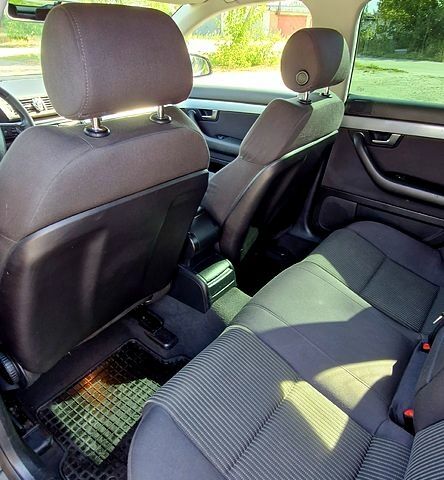 Серый Ауди А4, объемом двигателя 2 л и пробегом 300 тыс. км за 6900 $, фото 3 на Automoto.ua