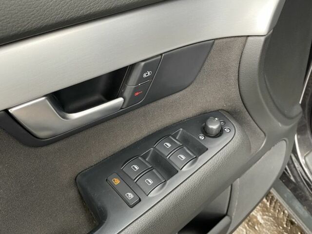 Сірий Ауді А4, об'ємом двигуна 1.8 л та пробігом 204 тис. км за 7800 $, фото 12 на Automoto.ua