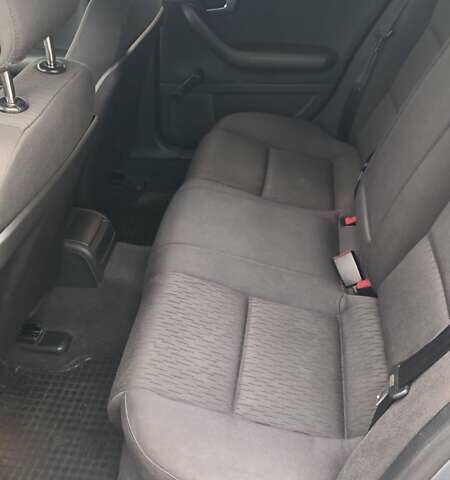 Сірий Ауді А4, об'ємом двигуна 2 л та пробігом 357 тис. км за 6999 $, фото 8 на Automoto.ua