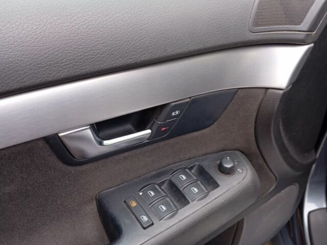 Сірий Ауді А4, об'ємом двигуна 1.6 л та пробігом 228 тис. км за 6999 $, фото 7 на Automoto.ua