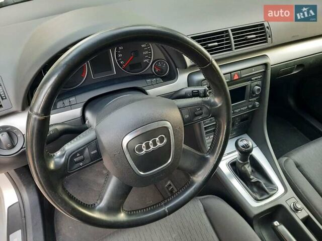 Сірий Ауді А4, об'ємом двигуна 1.6 л та пробігом 247 тис. км за 7750 $, фото 53 на Automoto.ua