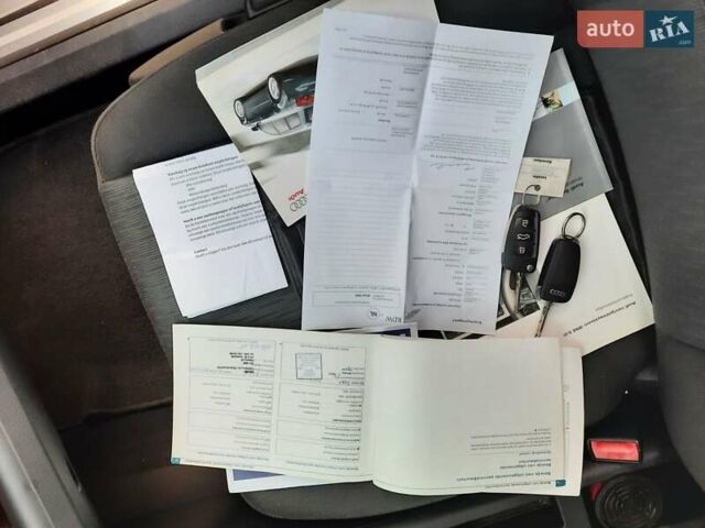 Сірий Ауді А4, об'ємом двигуна 1.6 л та пробігом 247 тис. км за 7750 $, фото 103 на Automoto.ua