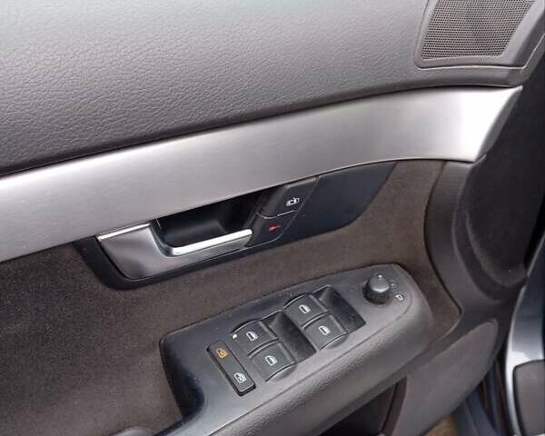Сірий Ауді А4, об'ємом двигуна 1.6 л та пробігом 228 тис. км за 6999 $, фото 5 на Automoto.ua