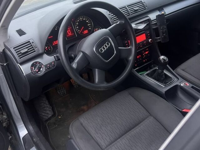 Серый Ауди А4, объемом двигателя 2 л и пробегом 200 тыс. км за 2300 $, фото 4 на Automoto.ua