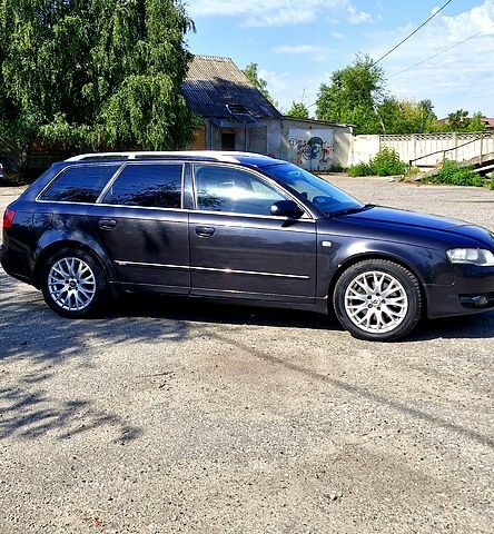 Серый Ауди А4, объемом двигателя 2 л и пробегом 300 тыс. км за 6900 $, фото 1 на Automoto.ua