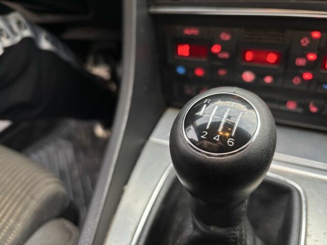 Серый Ауди А4, объемом двигателя 2.5 л и пробегом 337 тыс. км за 2499 $, фото 11 на Automoto.ua