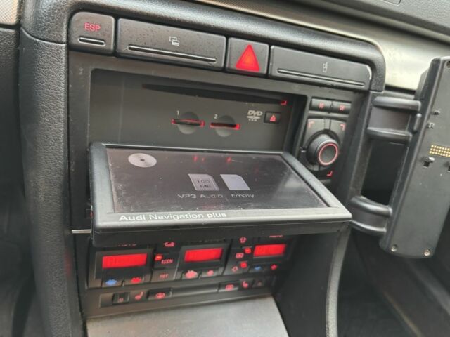 Серый Ауди А4, объемом двигателя 2.5 л и пробегом 337 тыс. км за 2499 $, фото 13 на Automoto.ua