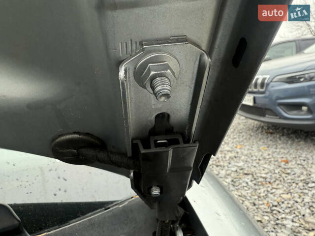 Сірий Ауді А4, об'ємом двигуна 1.8 л та пробігом 226 тис. км за 8850 $, фото 25 на Automoto.ua