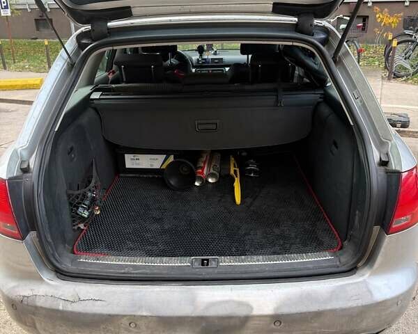 Сірий Ауді А4, об'ємом двигуна 2 л та пробігом 300 тис. км за 7500 $, фото 2 на Automoto.ua
