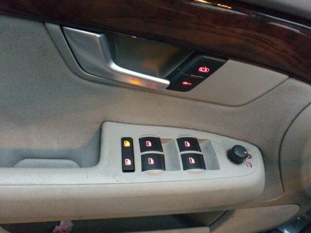 Серый Ауди А4, объемом двигателя 2.5 л и пробегом 333 тыс. км за 3000 $, фото 13 на Automoto.ua