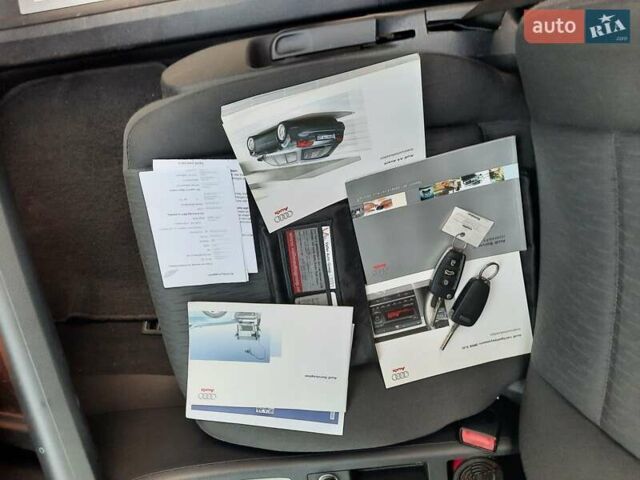 Сірий Ауді А4, об'ємом двигуна 1.6 л та пробігом 247 тис. км за 7750 $, фото 101 на Automoto.ua