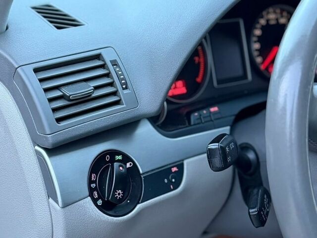 Сірий Ауді А4, об'ємом двигуна 1.6 л та пробігом 249 тис. км за 6800 $, фото 26 на Automoto.ua