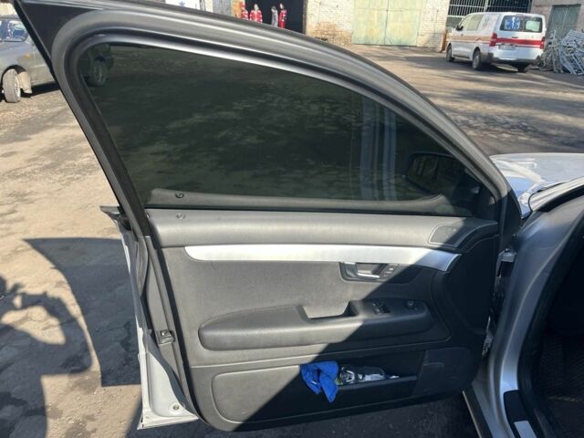 Серый Ауди А4, объемом двигателя 2 л и пробегом 250 тыс. км за 4300 $, фото 4 на Automoto.ua