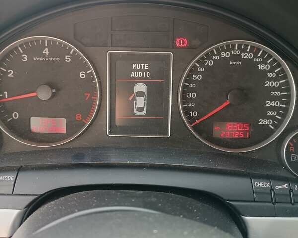 Сірий Ауді А4, об'ємом двигуна 1.98 л та пробігом 237 тис. км за 7500 $, фото 12 на Automoto.ua