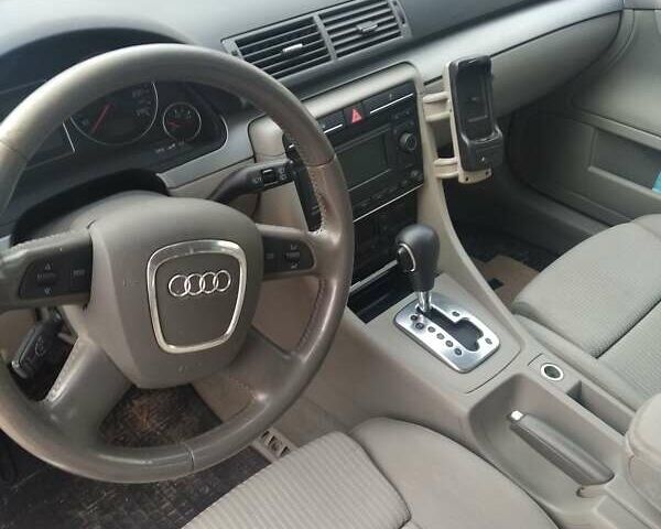 Серый Ауди А4, объемом двигателя 2 л и пробегом 210 тыс. км за 6900 $, фото 3 на Automoto.ua