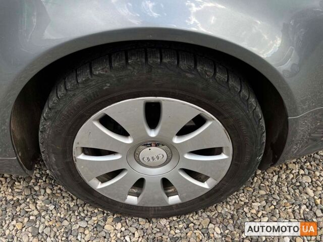 Сірий Ауді А4, об'ємом двигуна 2 л та пробігом 250 тис. км за 8500 $, фото 6 на Automoto.ua