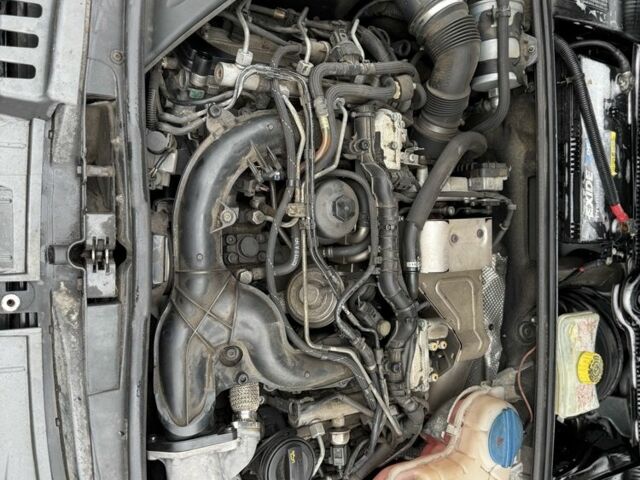 Сірий Ауді А4, об'ємом двигуна 2.7 л та пробігом 300 тис. км за 3000 $, фото 10 на Automoto.ua