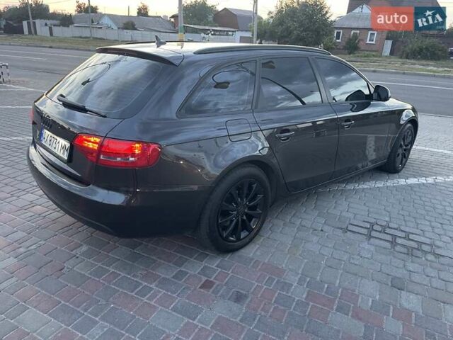 Сірий Ауді А4, об'ємом двигуна 2 л та пробігом 380 тис. км за 10500 $, фото 6 на Automoto.ua