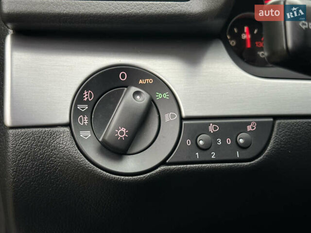 Сірий Ауді А4, об'ємом двигуна 1.8 л та пробігом 223 тис. км за 7200 $, фото 35 на Automoto.ua