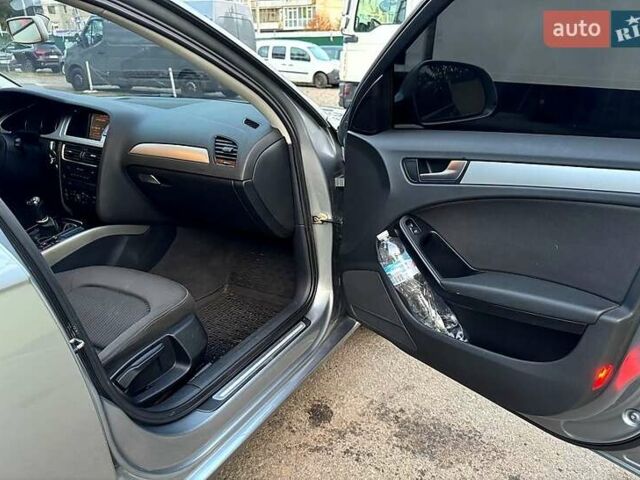 Сірий Ауді А4, об'ємом двигуна 2 л та пробігом 300 тис. км за 9400 $, фото 9 на Automoto.ua