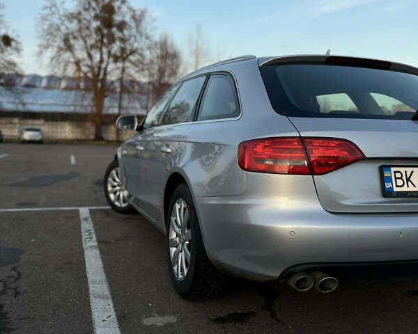 Серый Ауди А4, объемом двигателя 2 л и пробегом 246 тыс. км за 9500 $, фото 4 на Automoto.ua