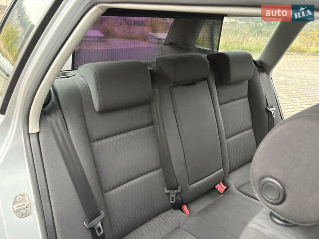 Сірий Ауді А4, об'ємом двигуна 1.6 л та пробігом 198 тис. км за 6950 $, фото 13 на Automoto.ua