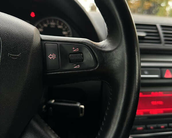 Сірий Ауді А4, об'ємом двигуна 1.8 л та пробігом 223 тис. км за 7200 $, фото 54 на Automoto.ua