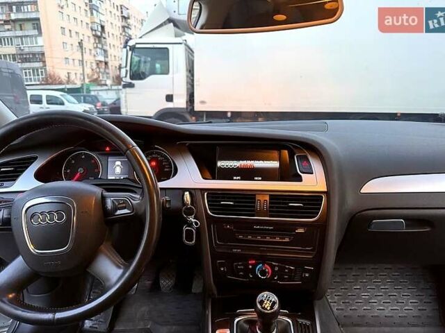 Сірий Ауді А4, об'ємом двигуна 2 л та пробігом 300 тис. км за 9400 $, фото 6 на Automoto.ua