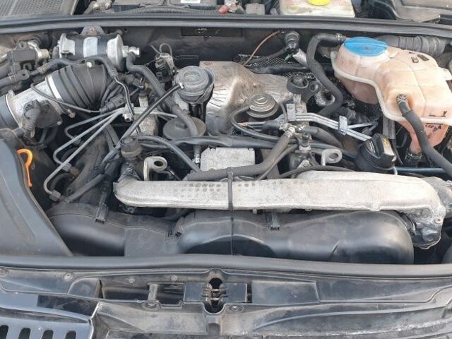 Сірий Ауді А4, об'ємом двигуна 2.5 л та пробігом 300 тис. км за 2800 $, фото 8 на Automoto.ua