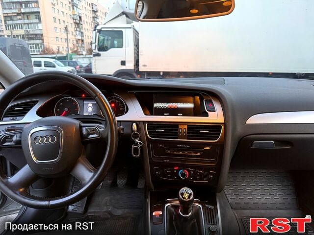 Сірий Ауді А4, об'ємом двигуна 2 л та пробігом 300 тис. км за 9400 $, фото 7 на Automoto.ua