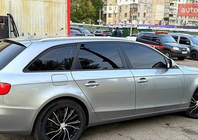 Сірий Ауді А4, об'ємом двигуна 2 л та пробігом 300 тис. км за 9400 $, фото 3 на Automoto.ua