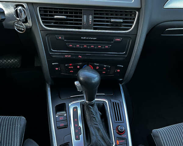 Серый Ауди А4, объемом двигателя 2 л и пробегом 246 тыс. км за 9500 $, фото 18 на Automoto.ua