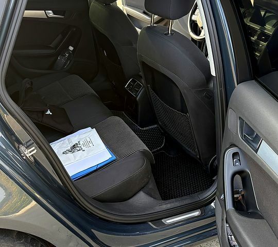 Сірий Ауді А4, об'ємом двигуна 2 л та пробігом 250 тис. км за 9999 $, фото 3 на Automoto.ua
