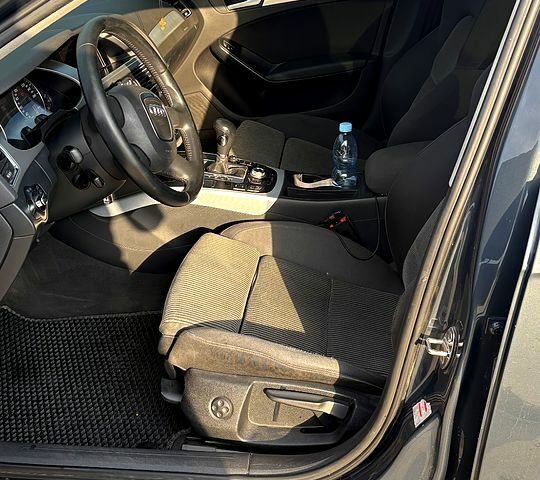 Сірий Ауді А4, об'ємом двигуна 2 л та пробігом 250 тис. км за 9999 $, фото 5 на Automoto.ua