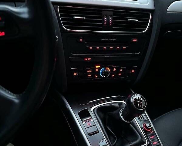 Сірий Ауді А4, об'ємом двигуна 2 л та пробігом 300 тис. км за 9400 $, фото 10 на Automoto.ua