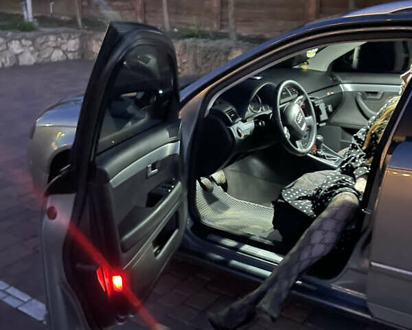 Сірий Ауді А4, об'ємом двигуна 2 л та пробігом 289 тис. км за 8050 $, фото 1 на Automoto.ua