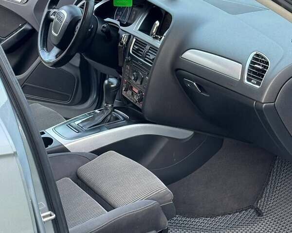 Сірий Ауді А4, об'ємом двигуна 2 л та пробігом 274 тис. км за 10000 $, фото 22 на Automoto.ua
