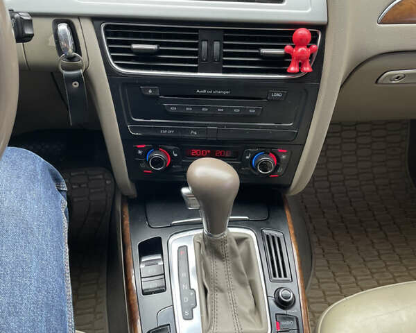 Серый Ауди А4, объемом двигателя 2 л и пробегом 301 тыс. км за 11300 $, фото 13 на Automoto.ua