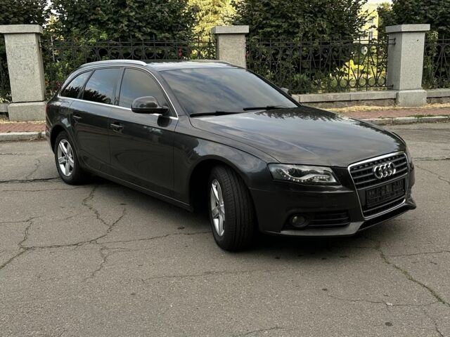 Серый Ауди А4, объемом двигателя 0 л и пробегом 220 тыс. км за 8300 $, фото 2 на Automoto.ua