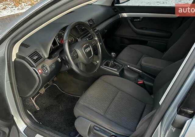 Серый Ауди А4, объемом двигателя 2 л и пробегом 300 тыс. км за 3200 $, фото 4 на Automoto.ua