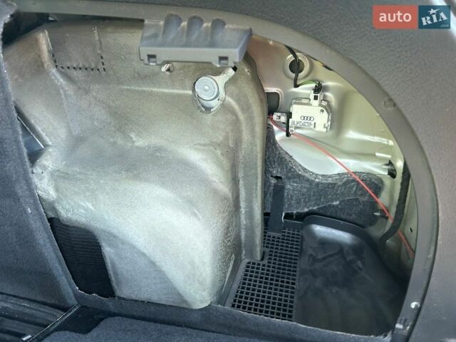 Сірий Ауді А4, об'ємом двигуна 1.6 л та пробігом 259 тис. км за 7250 $, фото 35 на Automoto.ua