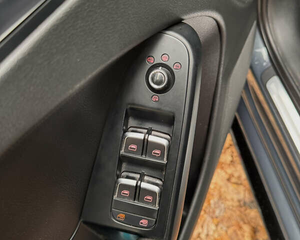 Сірий Ауді А4, об'ємом двигуна 1.8 л та пробігом 311 тис. км за 9300 $, фото 25 на Automoto.ua