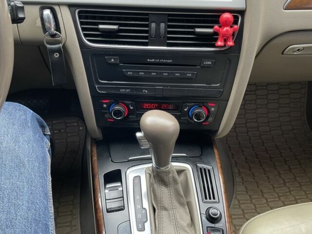 Ауди А4 2008 в Кривом Роге на Automoto.ua Серый Ауди А4, объемом двигателя 2 л и пробегом 318 тыс. км за 10500 $, фото 14 на Automoto.ua