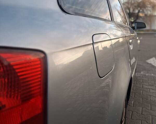 Серый Ауди А4, объемом двигателя 2 л и пробегом 350 тыс. км за 7600 $, фото 13 на Automoto.ua