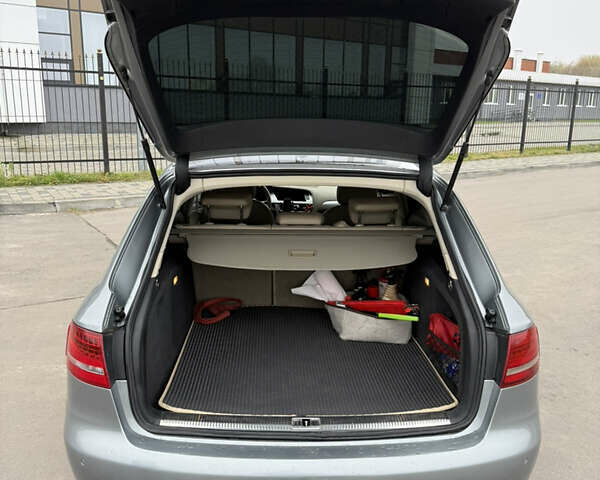 Серый Ауди А4, объемом двигателя 1.97 л и пробегом 333 тыс. км за 10000 $, фото 11 на Automoto.ua