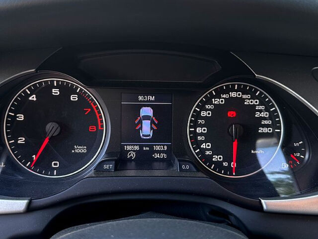 Сірий Ауді А4, об'ємом двигуна 2 л та пробігом 198 тис. км за 13500 $, фото 7 на Automoto.ua