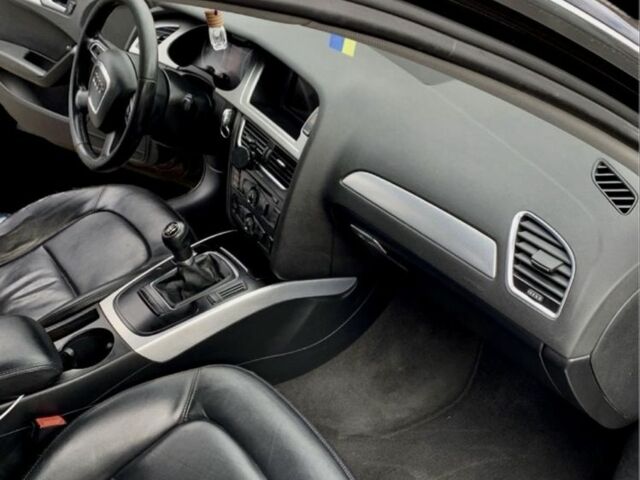 Серый Ауди А4, объемом двигателя 2 л и пробегом 320 тыс. км за 9430 $, фото 4 на Automoto.ua